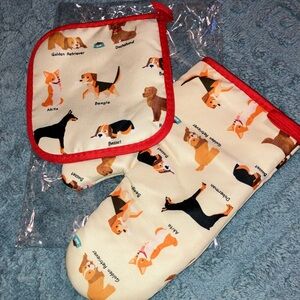 Dog Pattern Oven Mitt and Pot Holder Set